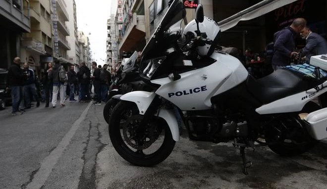 Οπαδοί ξυλοκόπησαν αστυνομικούς στον Πειραιά – 12 συλλήψεις